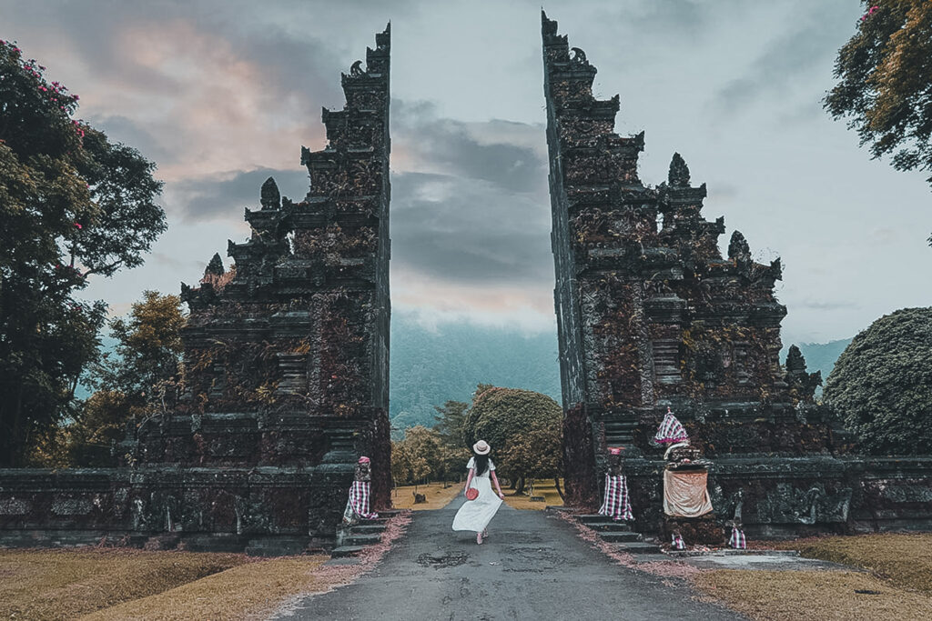 Bali instagrammable sighseeing tour north Bali Handara Gate