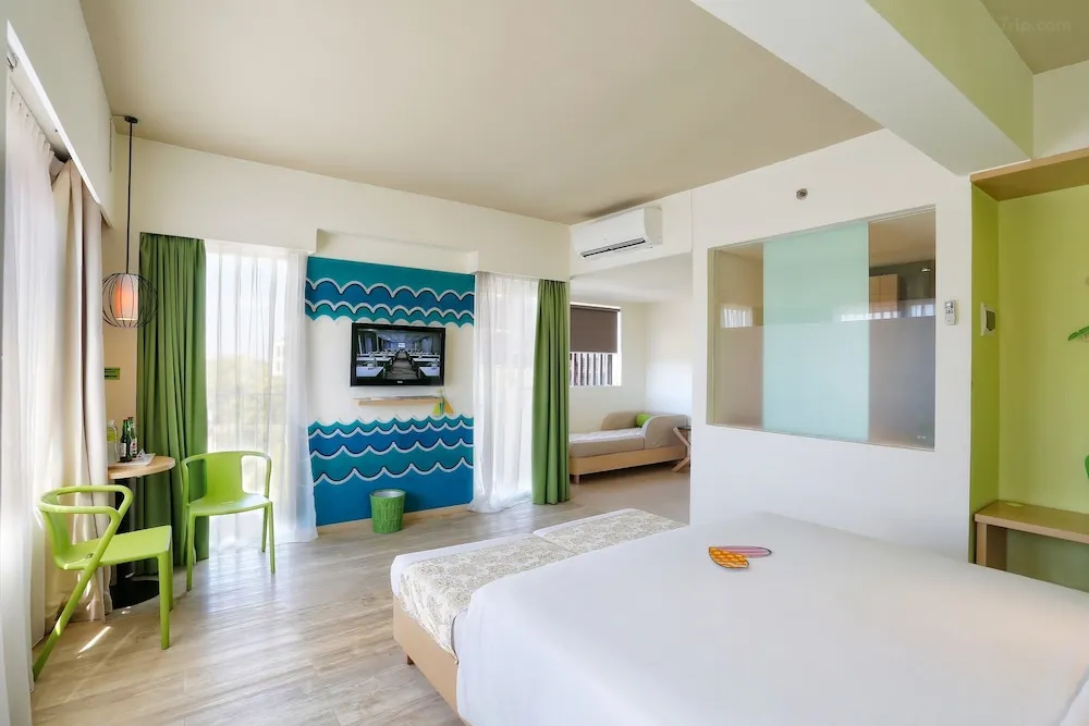 MaxOneHotels at Bukit Jimbaran Bali, affordable hotel with rooftop pool and complimentary breakfast, recommended for budget travelers.