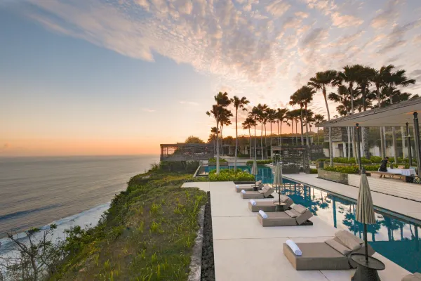 Alila Villas Uluwatu Bali with dramatic ocean views, clifftop infinity pool, and modern architecture.