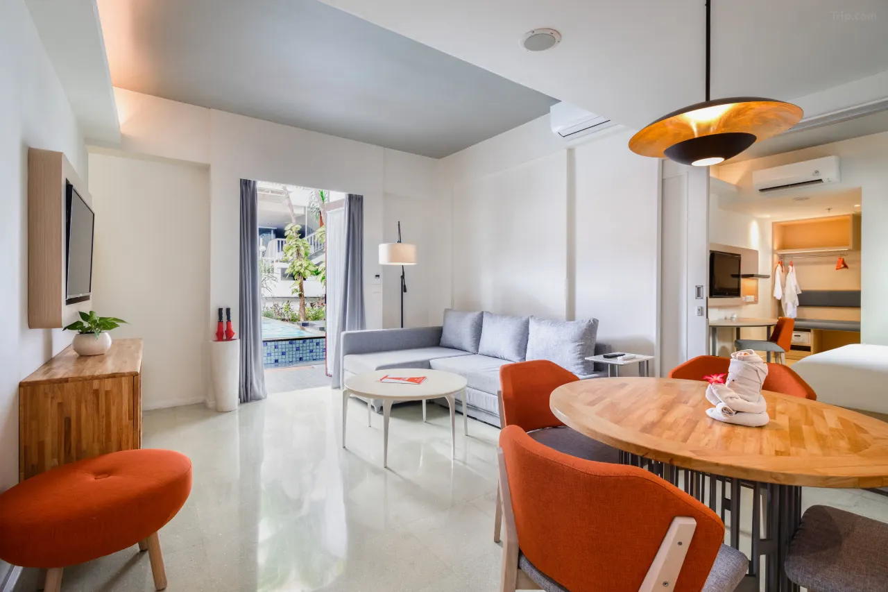 HARRIS Hotel Tuban Bali, vibrant hotel near Bali Airport with shuttle service and modern rooms.