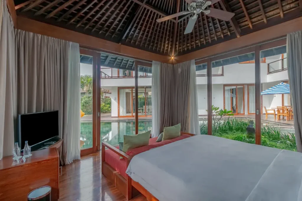 Holiday Inn Resort Baruna Bali Kuta, beachfront hotel with children's pool, ideal for family-friendly kids accommodation.