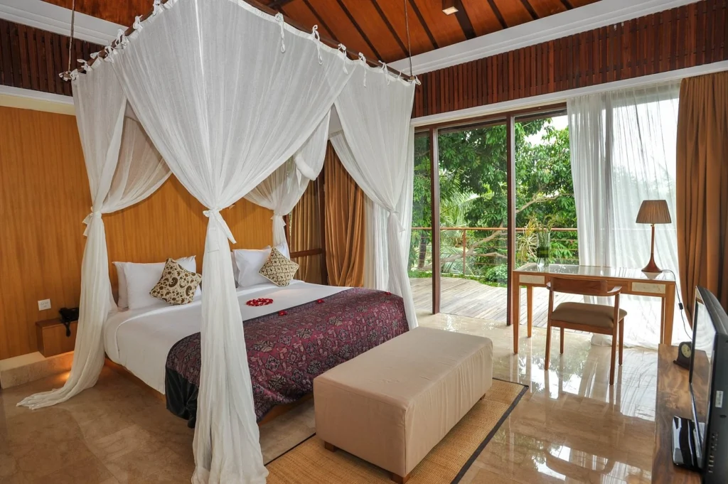 Hotel Komaneka at Rasa Sayang di Ubud Bali dekat Monkey Forest – akomodasi bintang 4 dengan suasana tropis