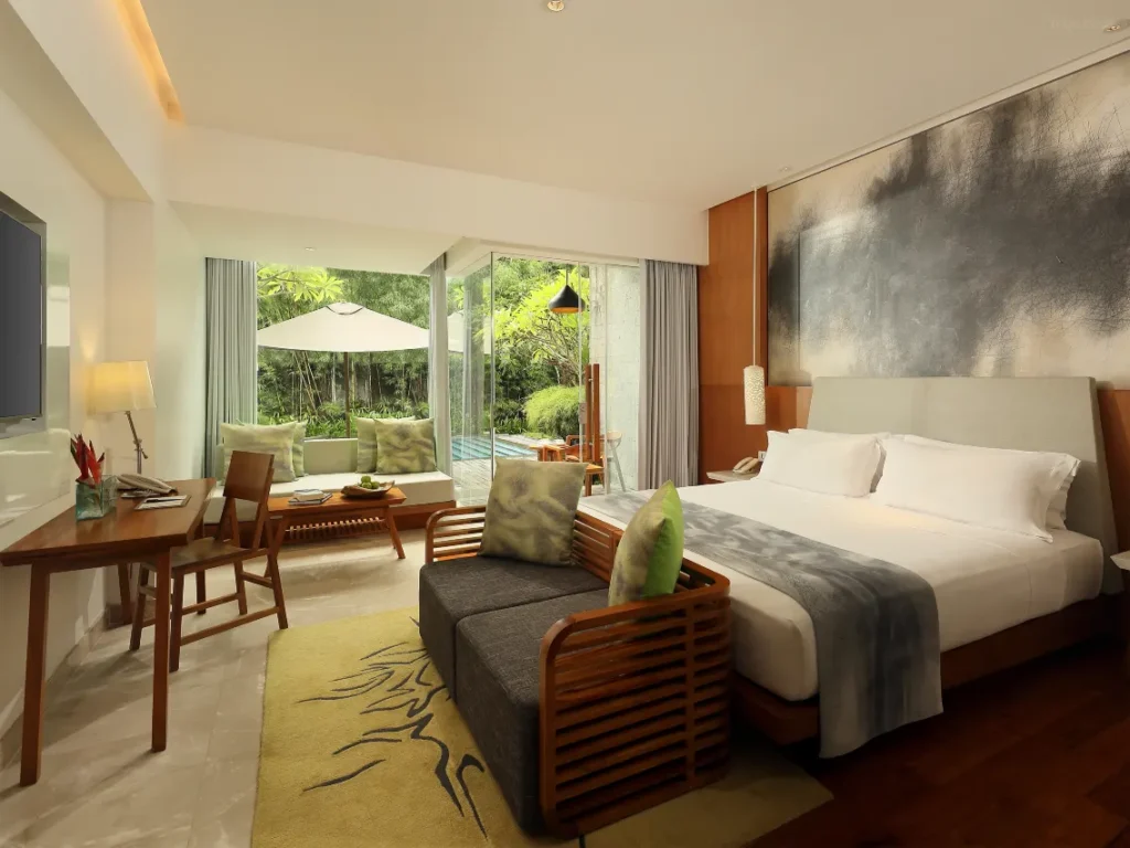 Maya Sanur Resort & Spa features a beautiful beachfront infinity pool with views of the ocean. This tranquil resort is a great choice for arranging late check-out.