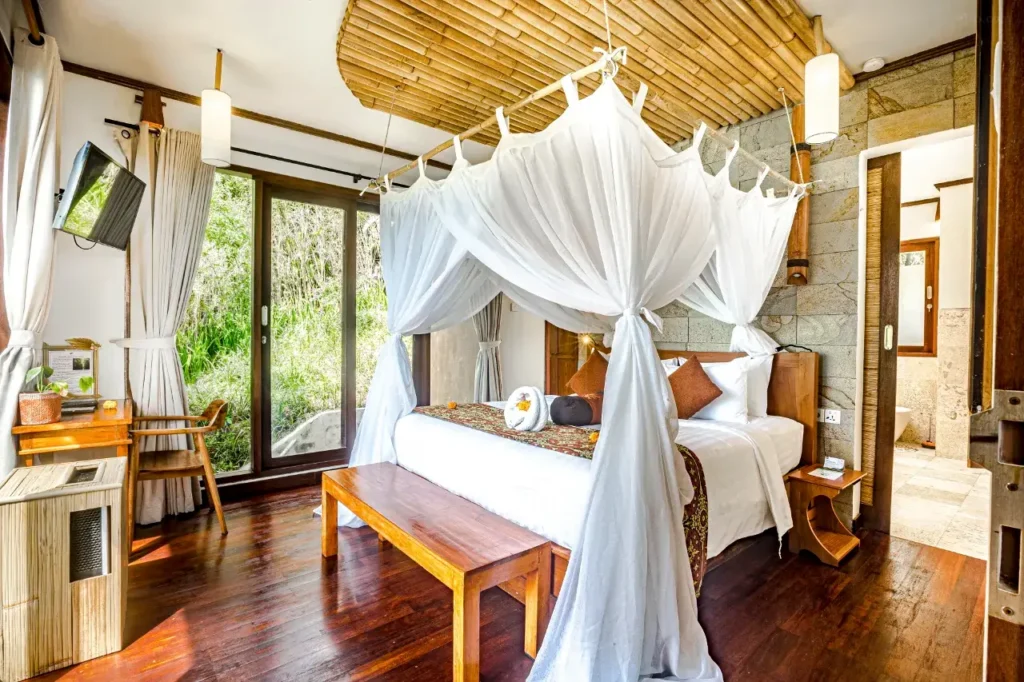 Munduk Moding Plantation Bali infinity pool overlooking lush mountains, perfect for romance and honeymoon deals.