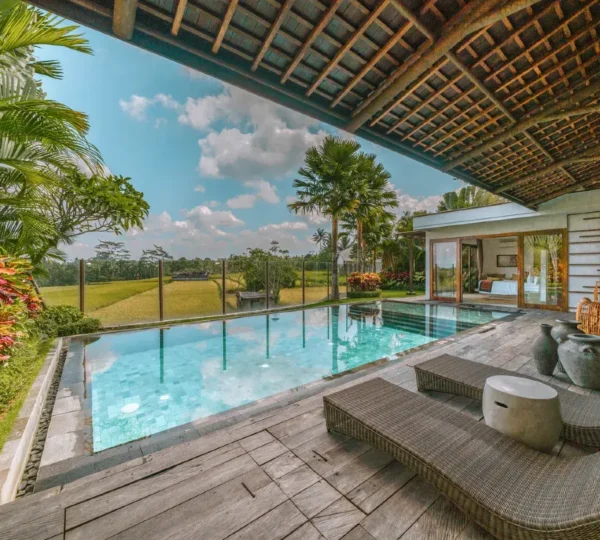 Munduk Moding Plantation Bali infinity pool overlooking lush mountains, perfect for romance and honeymoon deals.