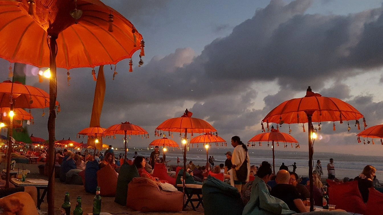 his tour typically blends modern Balinese cuisine, popular cafes, and perhaps some refined street food. You might try fusion dishes, delicious coffees, and artisan desserts. This is an excellent Seminyak food tour.