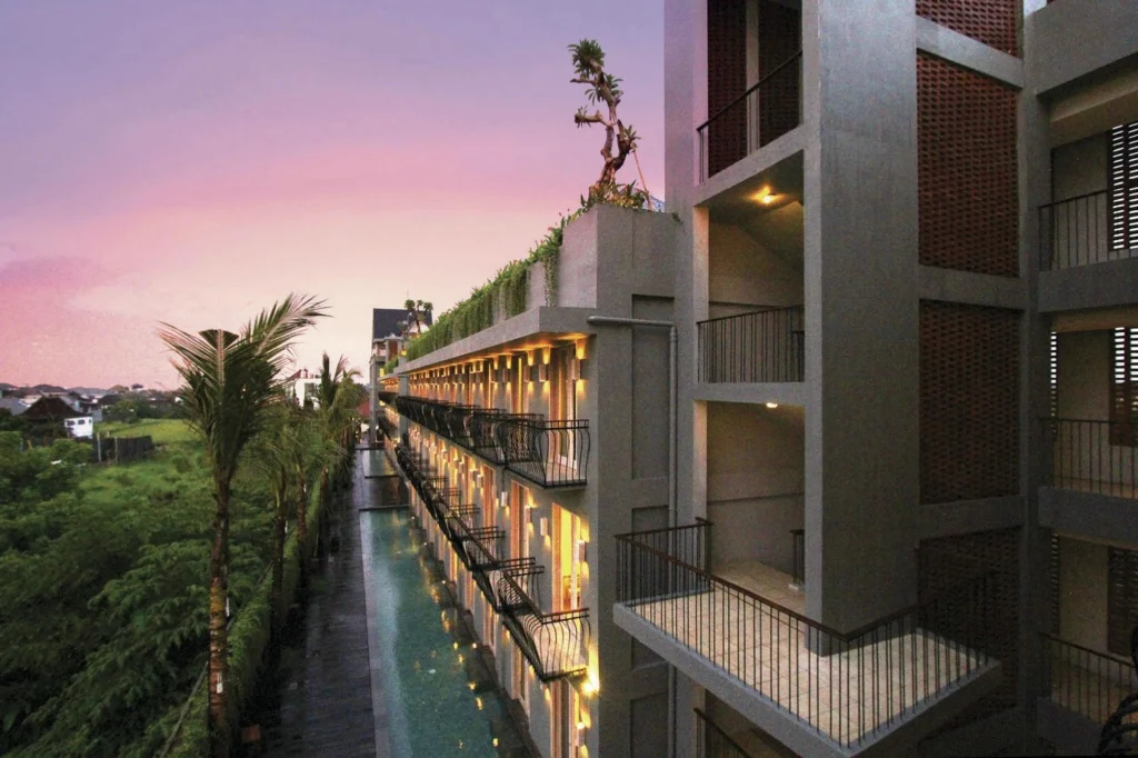 Enjoy a stylish experience at FRii Bali Echo Beach. This hotel is perfect for beach lovers in Canggu.