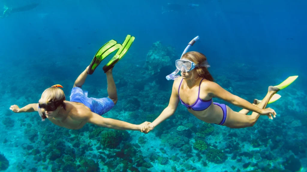 Group of people on a boat during a snorkeling tour in Nusa Penida.