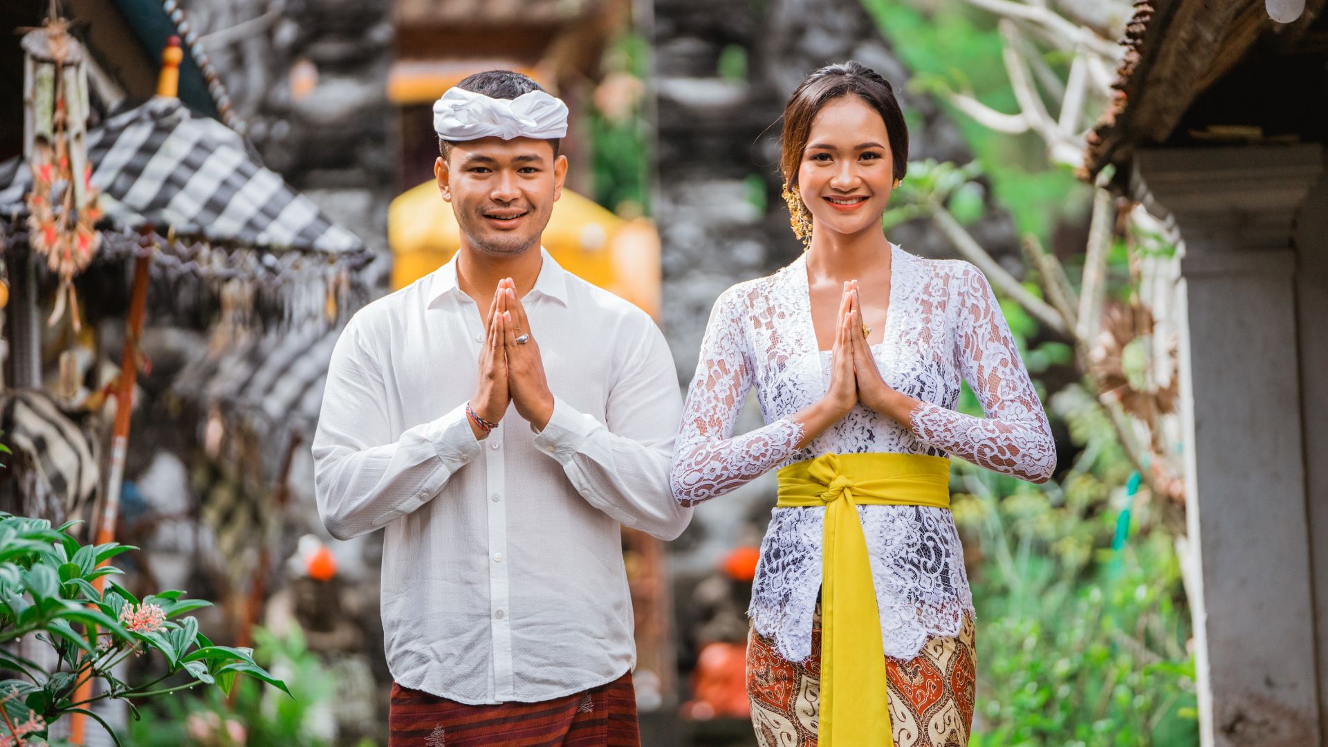 Visiting Bali dress code and etiquette: sarong, sash, and modest temple wear.