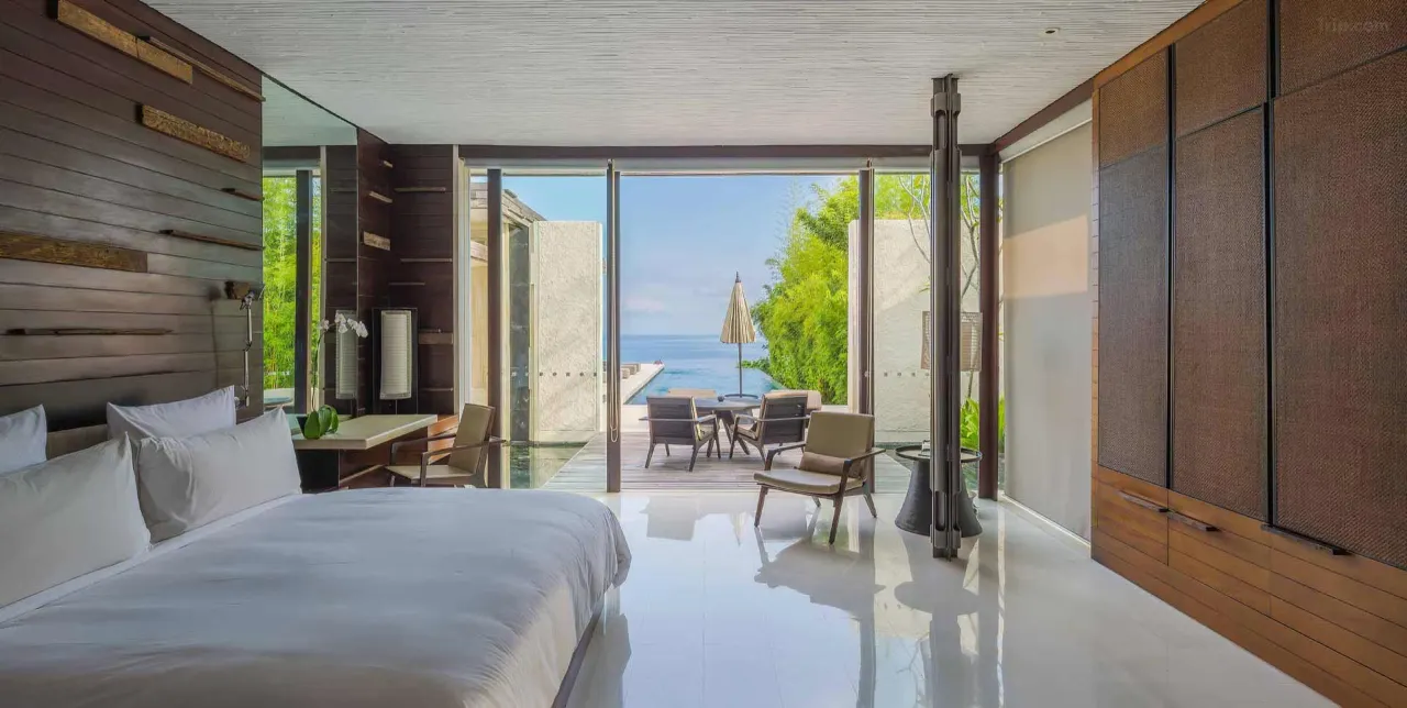Alila Villas Uluwatu luxury clifftop villas with private pools, ocean-view terraces, and complimentary breakfast.