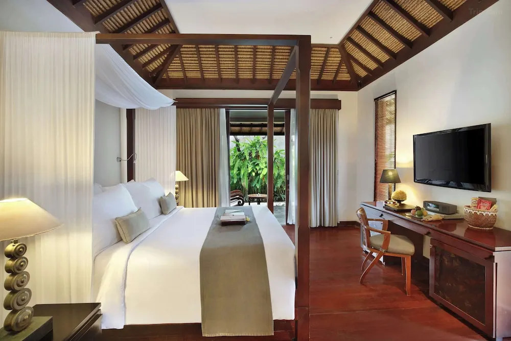 Elegant beachfront resort in Legian, Bali, with scenic ocean views and complimentary breakfast.