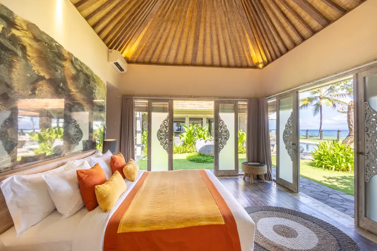 Scenic Bali luxury Airbnb and hotels with stunning ocean views for a tropical getaway.