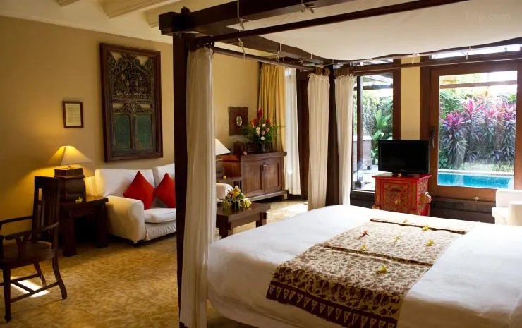 Hotel Tugu Bali Canggu, heritage beachfront hotel with lagoon pool, artful rooms with balconies, breakfast included.