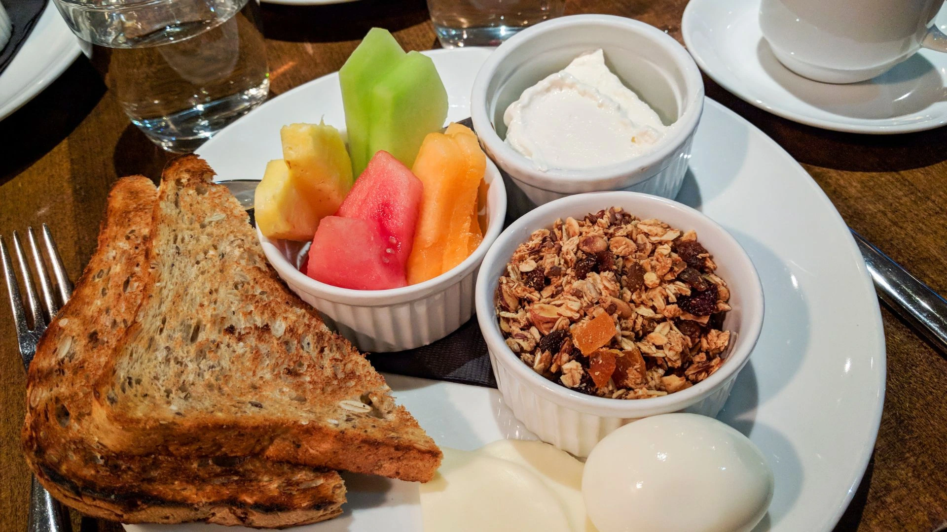 How find the best budget hotels in Bali with free breakfast, this is breakfast menu in Bali hotels.