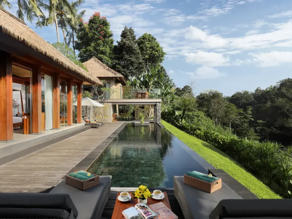 Free breakfast you’ll actually enjoy fresh tropical fruit, pastries, and coffee with a Bali beachfront view.