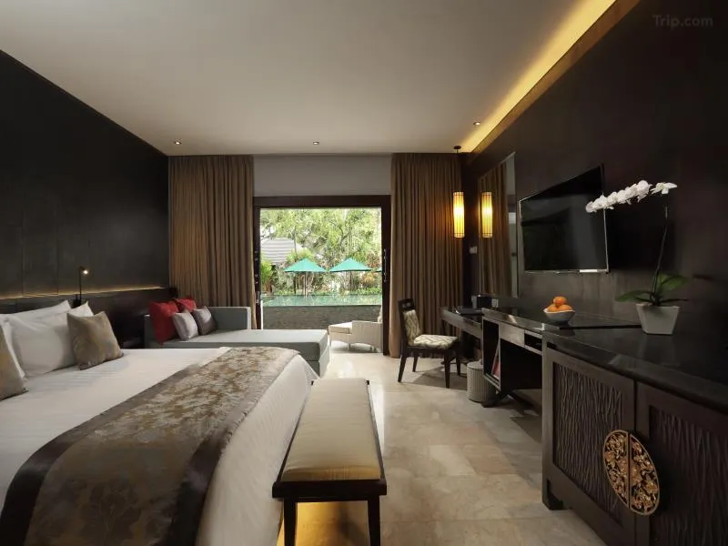 Beachfront resort in Sanur with cozy rooms, lagoon-style pool, and free breakfast for guests.