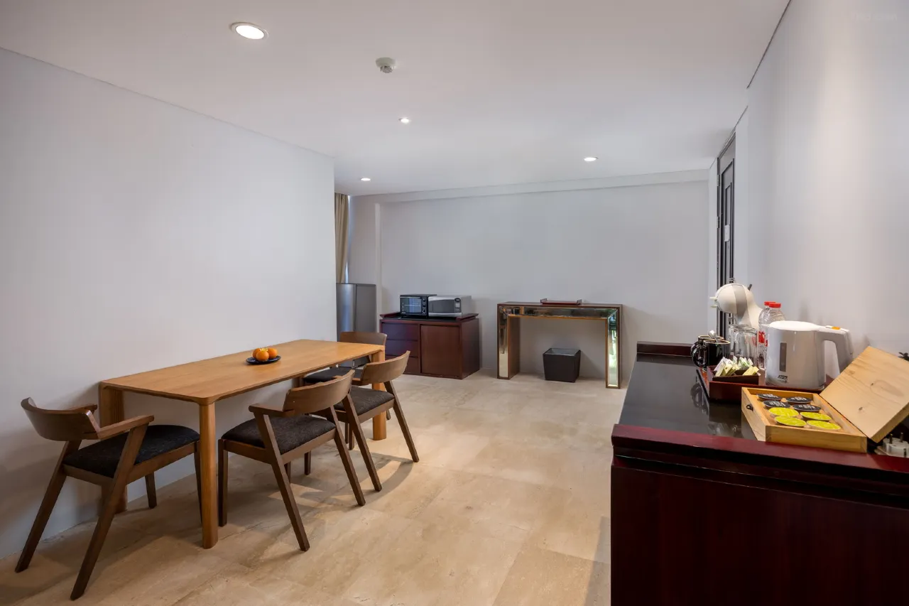 10 Best Clubs in Bali for a Relaxing Day (The Quiet Ones) - Bali Adventours A modern and luxurious hotel kitchen, featuring high-end appliances and a sleek design in Sanur Resort Watujimbar.