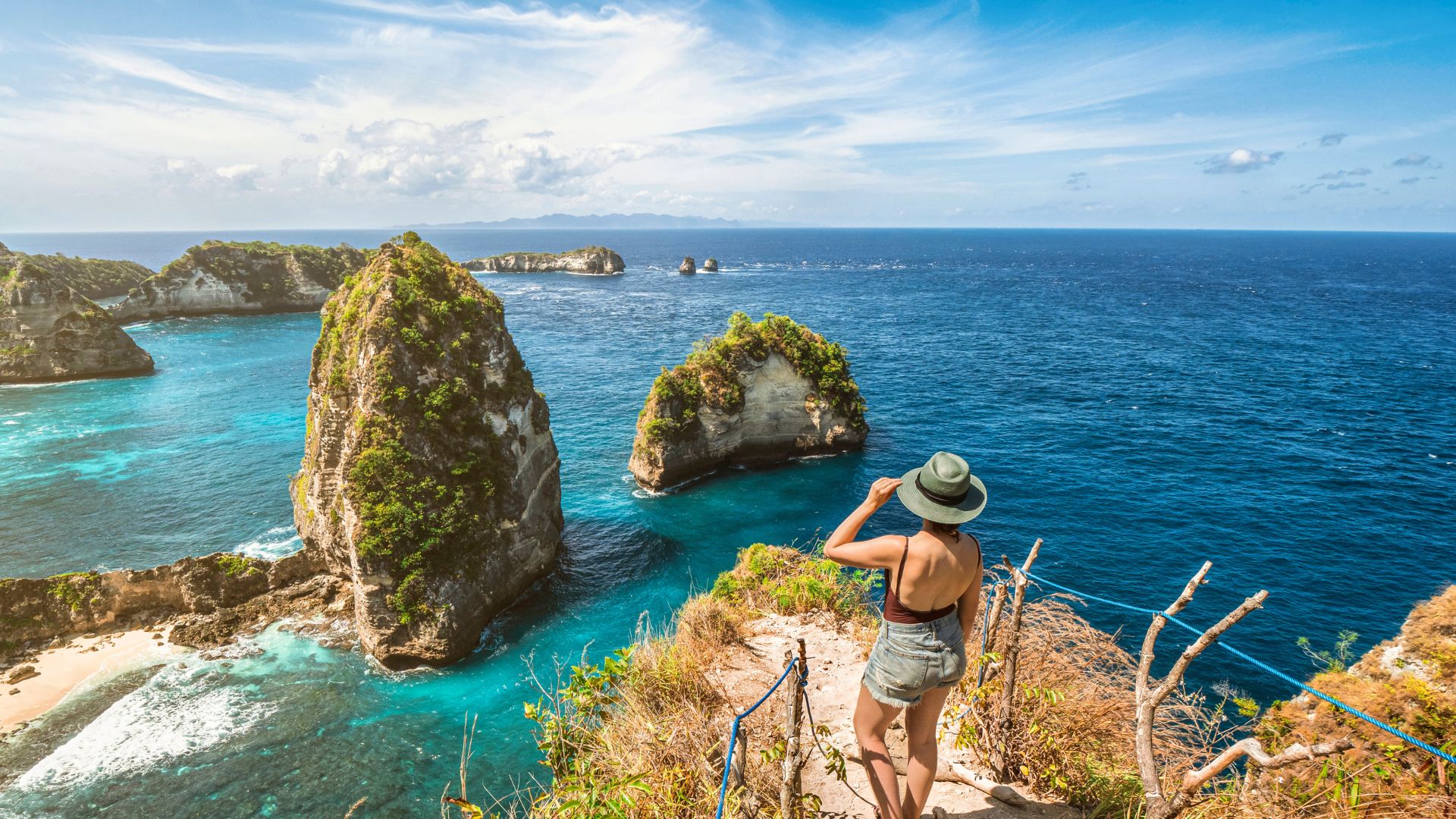 Family-friendly luxury Airbnb and hotels in Bali with kid-friendly facilities and spacious rooms.