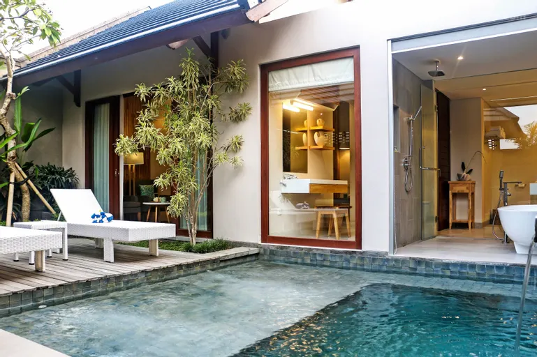 A simple yet elegant luxury villa with a private pool, designed for tourists who appreciate expensive simplicity. The interior is minimal and chic.