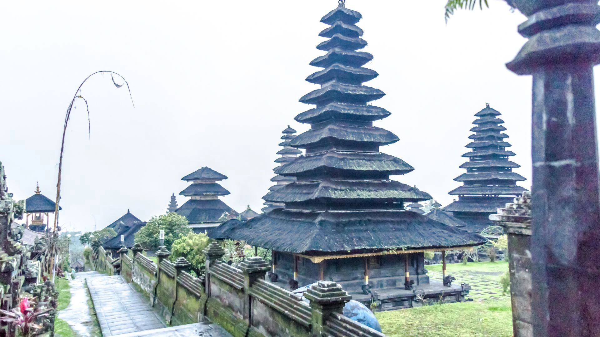 To help you get the most out of your Bali trip, here are some tips for enjoying the island during the rainy season.