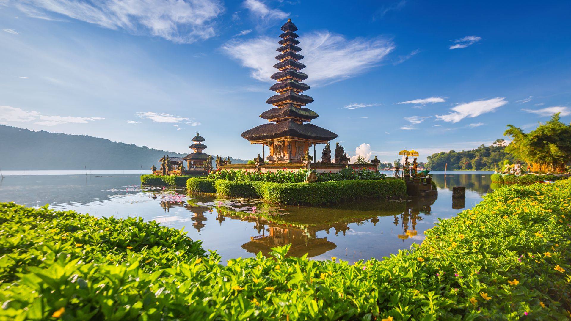 Visiting Bali on a budget: save on stays, transport, meals, and activities.