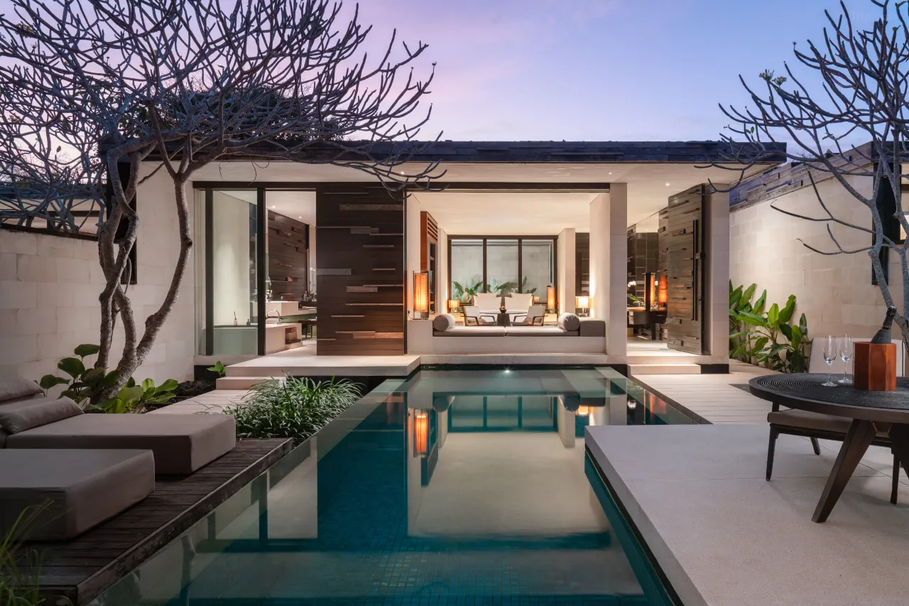 Alila Villas Uluwatu in Bali with eco-luxury design and clifftop infinity pools. A stylish and sustainable place to stay and relax.