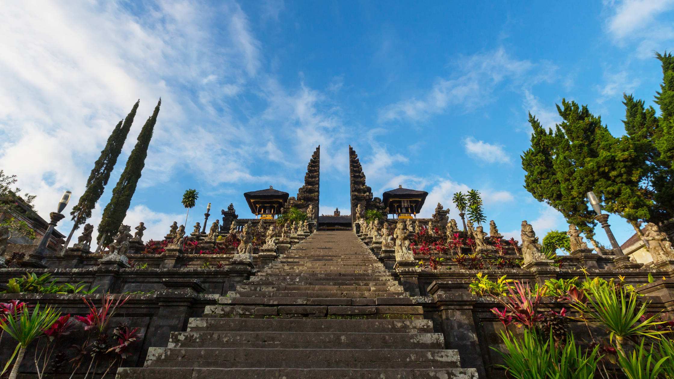 hotel-tugu-bali-canggu-free-parking-scooter-car - Bali Adventours